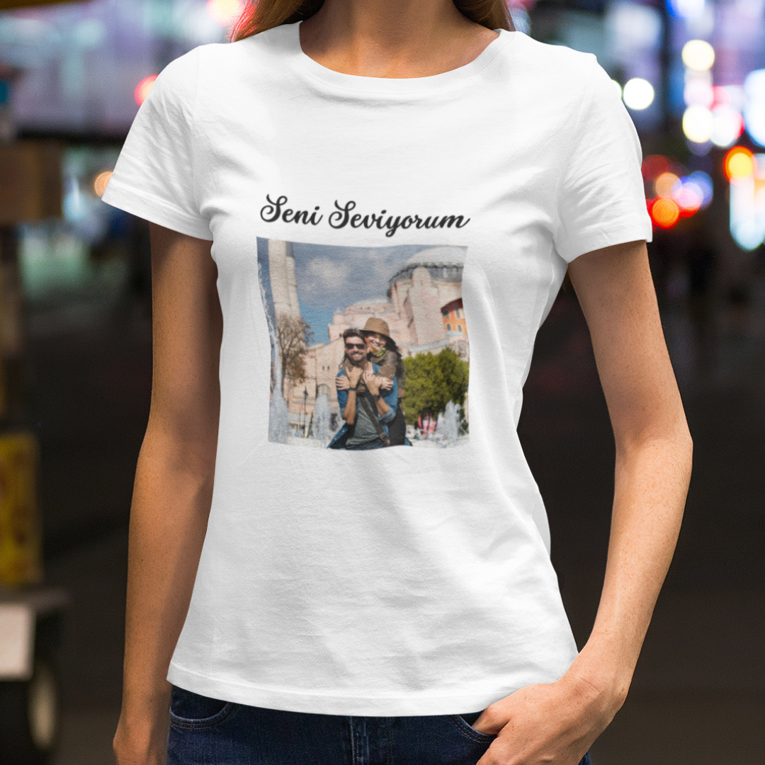 Personalisiertes bedrucktes T-Shirt für Dame mit Wunschfoto und Text